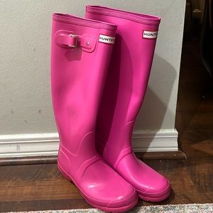 Hot pink glossy tall Hunter rainboots